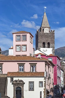 Images Dated 27th January 2020: Portugal, Madeira, Funchal, View towards Funchal Cathedral