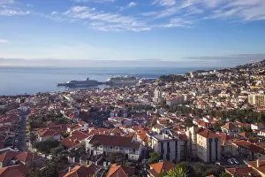 Portugal, Madeira, Funchal, View of Funchal harbour and town