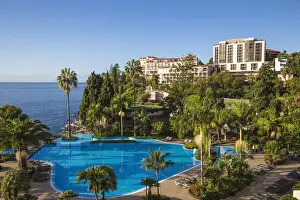 Accommodation Prints: Portugal, Madeira, Funchal, View of swimming pool and Reids hotel