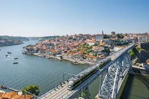 Portugal, Norte region, Porto (Oporto). Ribeira district (old town) and the Dom Luis