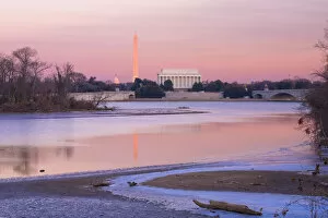 Images Dated 16th April 2008: Potomac River, Licoln Memorial and Washington Monument, Washington DC, USA