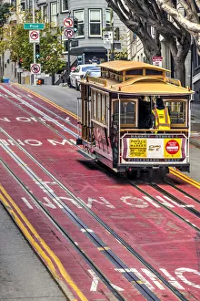 Images Dated 23rd March 2022: Powell and Market line cable car climbing a steep street, San Francisco, California, USA