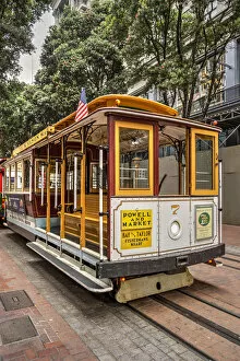 Images Dated 23rd March 2022: Powell and Market line cable car, San Francisco, California, USA
