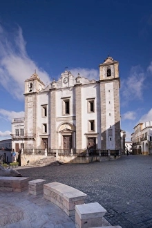 Praca do Giraldo and Ingreja Santo Antao