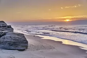 Images Dated 6th April 2022: Praia de Rei Cortico at sunset. 'bidos, Portugal