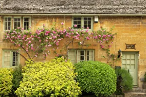 Gloucestershire Prints: Pretty cottage in the Cotswolds village of Stanton
