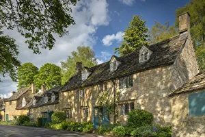 Images Dated 28th May 2021: Pretty cottages in the Cotswold village of Snowshill, Worcestershire, England
