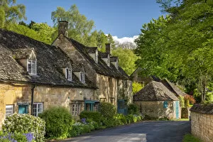 Images Dated 28th May 2021: Pretty cottages in the Cotswold village of Snowshill, Worcestershire, England