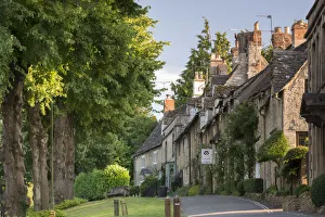 Burford Prints: Pretty cottages along The Hill in the Cotswolds town of Burford, Oxfordshire, England