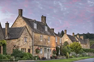 Images Dated 6th January 2015: Pretty houses in the picturesque Cotswolds village of Broadway, Worcestershire, England