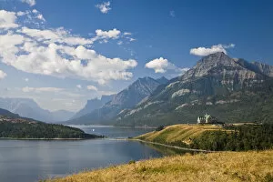 Images Dated 5th March 2008: Prince of Wales Hotel & Waterton Lake, Waterton Lakes National Park, Alberta, Canada
