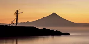 Images Dated 23rd April 2018: Princess Licarayen Sculpture and Osorno Volcano at dawn, Puerto Varas, Llanquihue