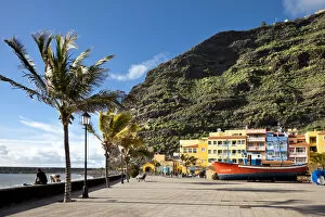 Images Dated 4th April 2011: Promenade, Puerto Tazacorte, La Palma, Canary Islands, Spain