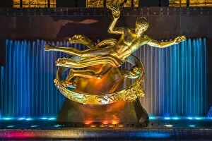 Images Dated 4th November 2015: Prometheus bronze sculpture, Rockefeller Center, Manhattan, New York, USA