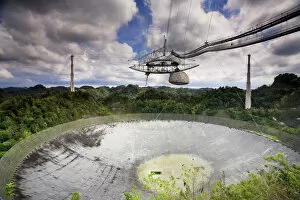 Images Dated 18th August 2009: Puerto Rico, Arecibo, Arecibo Observatory (Worlds Largest Radio Telescope)