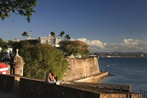 Images Dated 18th August 2009: Puerto Rico, San Juan, Old Town, Paseo Del Morro, La Muralla and Puerta de San Juan