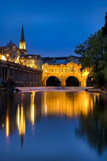 Images Dated 3rd December 2020: Pulteney Bridge at Night, Bath, Somerset, England