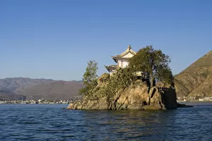 Images Dated 24th June 2008: Putuo Dao Island Temple, Erhai Hu Lake, Dali, Yunnan Province, China