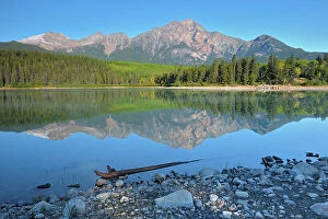 Images Dated 3rd May 2023: Pyramid Mountains and Patricia Lake, Jasper National Park, Alberta, Canada