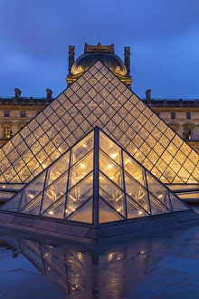 Pyramide du Louvre, Le Louvre, Paris, France