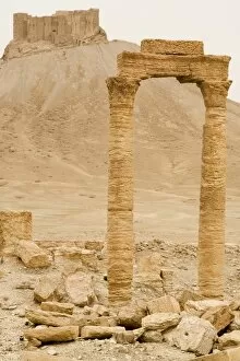 Images Dated 8th March 2006: Qalaat Ibn Maan castle and Palmyra