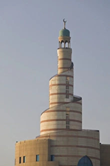 Images Dated 15th February 2007: Qatar, Doha, KDF (Kassem Darwish Fakhroo) Islamic Center Tower