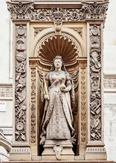 Sculpture Gallery: Queen Victoria Statue, Temple Bar Memorial, detailed view, London, England, United Kingdom