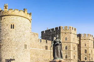 Queen Victoria Statue and Windsor Castle, Windsor Great Park, Windsor, Berkshire