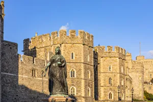 Queen Victoria Statue and Windsor Castle, Windsor Great Park, Windsor, Berkshire