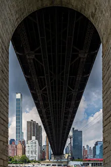 Images Dated 28th September 2022: Queensboro Bridge, Roosevelt Island, New York, USA