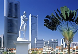 Raffles Statue