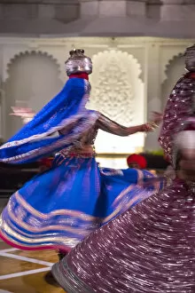 Sari Gallery: Rajasthani dancers, Taj Lake Palace, Lake Pichola, Udaipur, Rajasthan, India