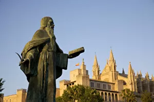 Images Dated 30th October 2008: Ramon Llull Statue, Palma, Mallorca, Spain