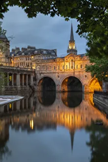 Images Dated 8th December 2021: Reflections of Pulteney Bridge in the River Avon at twilight, Bath, Somerset, England