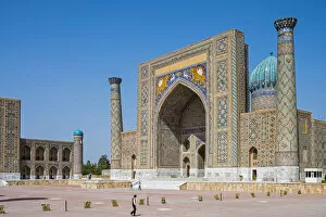 Images Dated 9th September 2016: Registan Square, Samarkand, Uzbekistan, Central Asia. Sher Dor madrasah