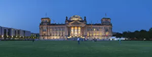 Images Dated 18th July 2011: Reichstag (Deutscher Bundestag / Parliament Bldg), Berlin, Germany