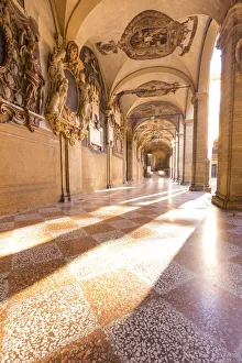 Old City Gallery: The renaissence architecture of Archiginnasio Biblioteca Comunale Cloister
