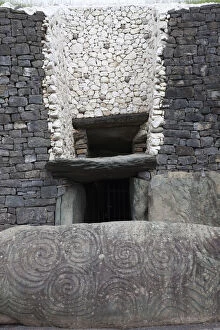 Images Dated 16th August 2010: Republic of Ireland, County Meath, Newgrange Megalithic Tomb