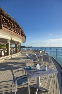 Images Dated 6th February 2017: Restaurant at the Anantara Dhigu resort, South Male Atoll, Maldives