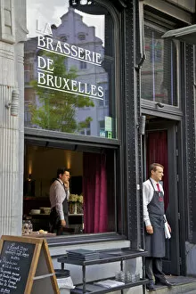 Images Dated 27th August 2014: Restaurant in the Grand Place, Brussels, Belgium
