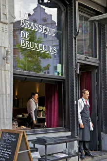 Images Dated 27th August 2014: Restaurant in the Grand Place, Brussels, Belgium
