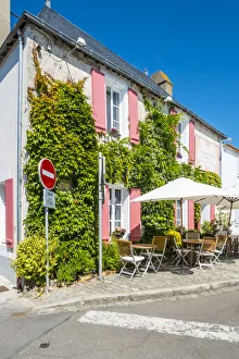 Images Dated 16th August 2019: Restaurant in Noirmoutier-en-l Ile, Vendee, France