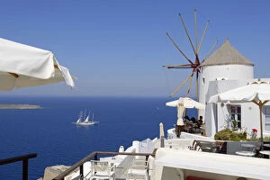 Sail Boat Collection: Restaurant in Oia, Santorini, Kyclades, South Aegean, Greece, Europe