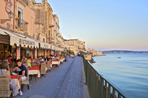 Ortigia Prints: Restaurant, Ortygia, Syracuse, Sicily, Italy