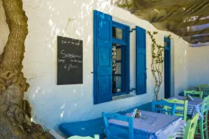 Images Dated 19th June 2019: Restaurant in Parikia, Paros, Cyclade Islands, Greece