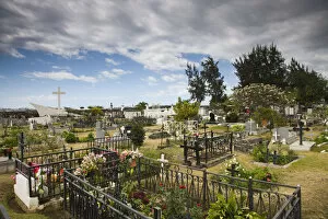 Images Dated 16th December 2008: Reunion Island, St-Paul, Seafront Cimetiere Marin, cemetery
