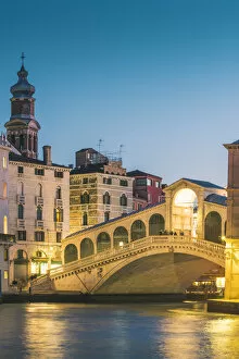 Images Dated 6th February 2018: Rialto bridge and Grand Canal at dusk, Venice, Veneto, Italy
