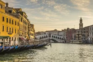 Images Dated 23rd September 2016: Rialto Bridge, Grand Canal, Venice, Italy