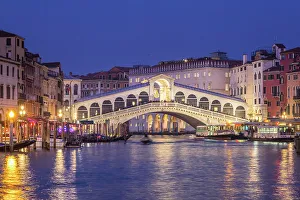 Images Dated 8th February 2023: Rialto Bridge, Grand Canal, Venice, Veneto, Italy