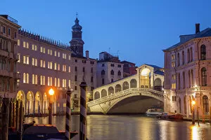 Images Dated 8th February 2023: Rialto Bridge, Grand Canal, Venice, Veneto, Italy
